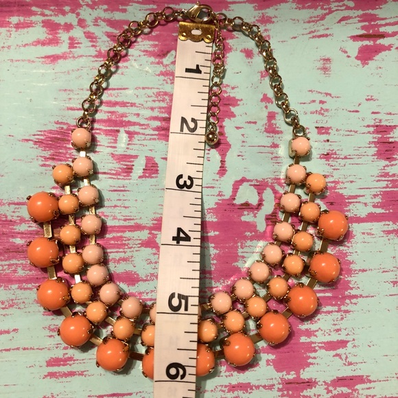 Peach statement necklace - Picture 3 of 3